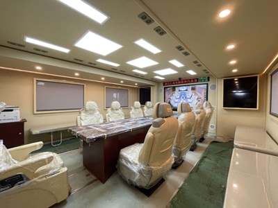 重汽汕德卡通訊指揮車(chē)